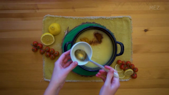 Sárgaborsókrémes rigatoni sült hagymával